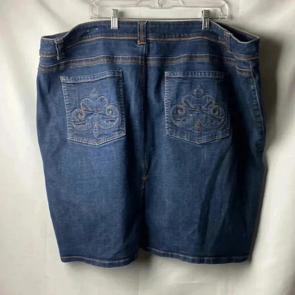 VENEZIA WOMENS SIZE 26 DENIM SKIRT  POCKETS EMBOSSED DESIGN ON BACK POCKETS - Picture 9 of 13